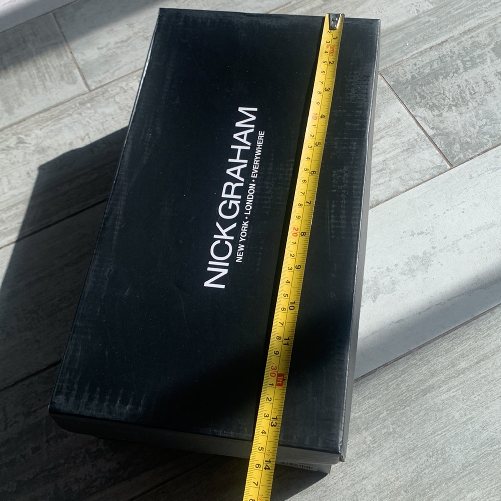 NICK GRAHAM NEW YORK • LONDON • EVERYWHERE Shoe box